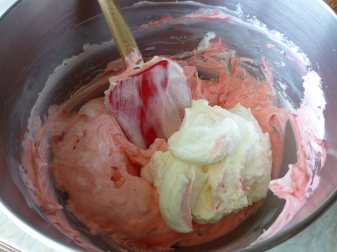 Strawberry Fluff Frosting 2014-03-28 012 (480x360)
