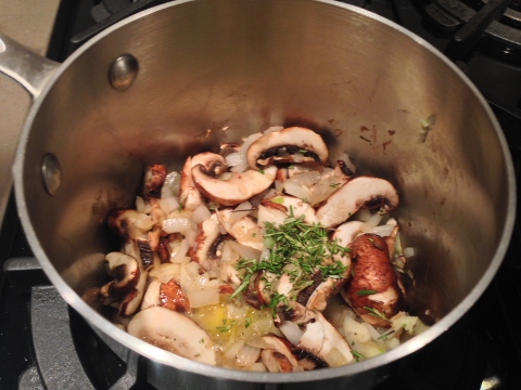 Creamy Cauliflower Soup with Mushroom Ragout 043 (480x360)