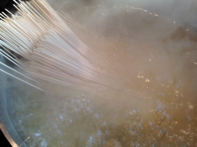 Easy Thai Peanut Salmon & Noodles 077 (640x480)