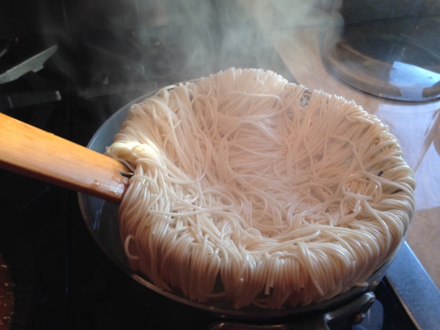 Easy Thai Peanut Salmon & Noodles 102 (640x480)