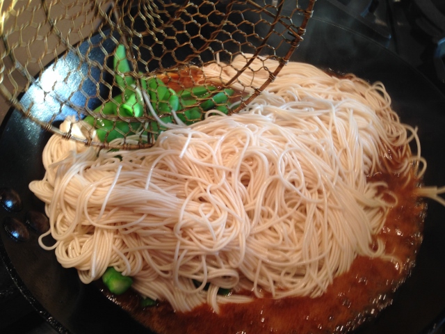 Easy Thai Peanut Salmon & Noodles 103 (640x480)