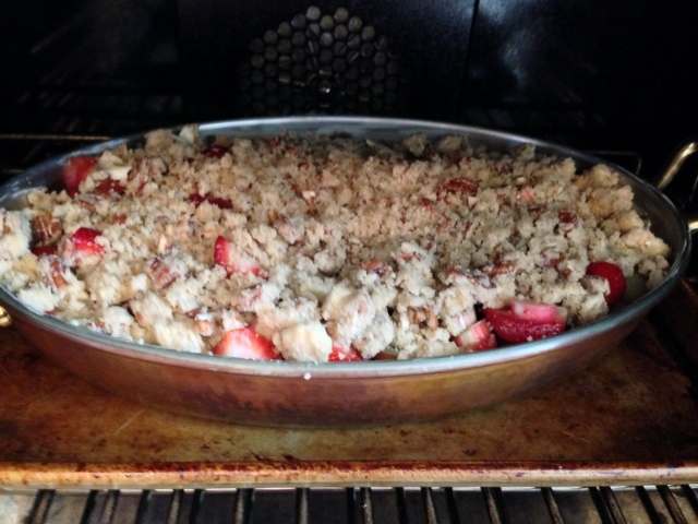 Rhubarb Strawberry Pecan Crisp 095 (640x480)