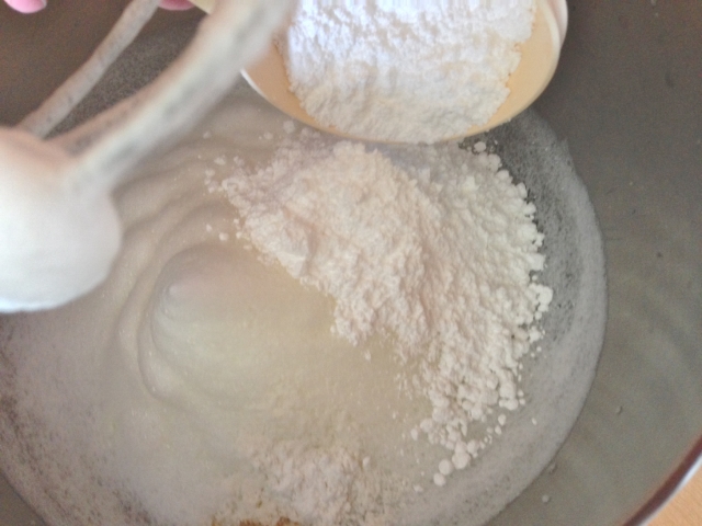 Chocolate, Cocoa Nib & Hazelnut Meringues 071 (640x480)