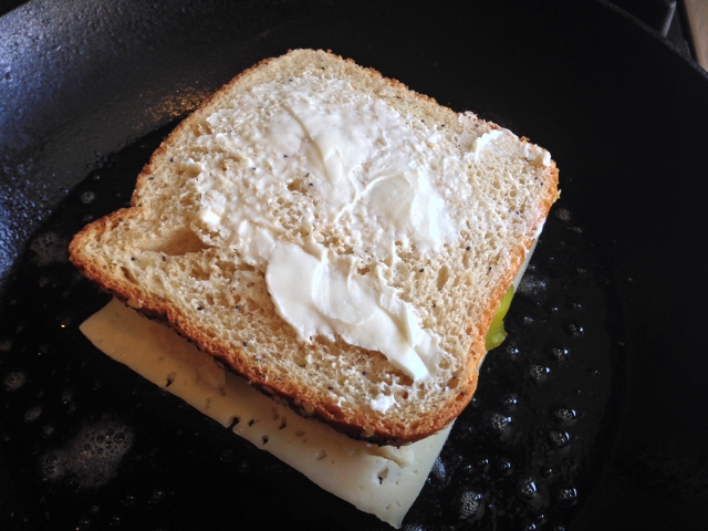 Mac & Cheese Grilled Cheese Sandwich 023 (640x480)