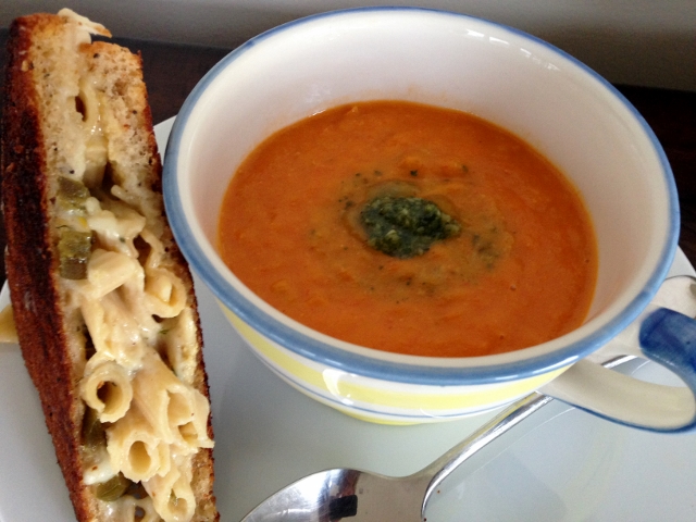 Mac & Cheese Grilled Cheese Sandwich 053 (640x480)