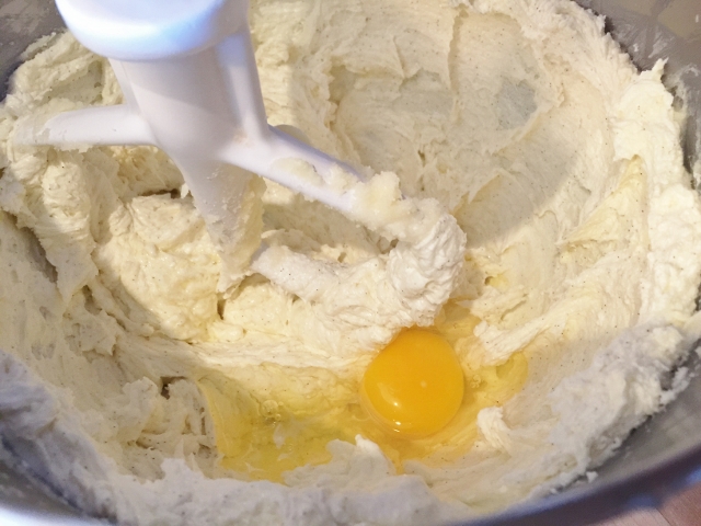 Vanilla Bean Pound Cake 015 (640x480)