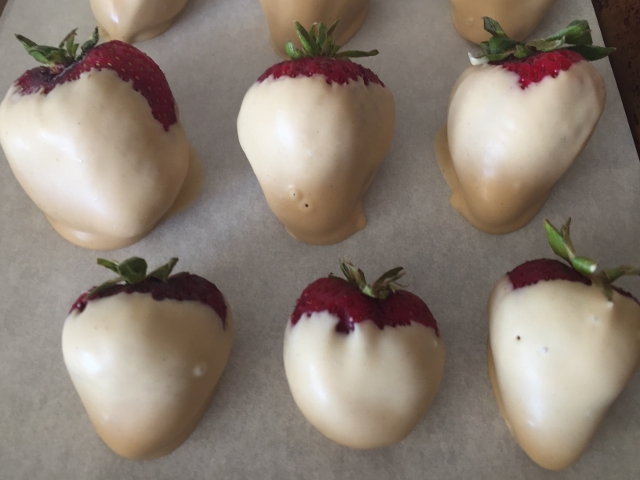 White Chocolate Peanut Butter Dipped Strawberries 043 (640x480)