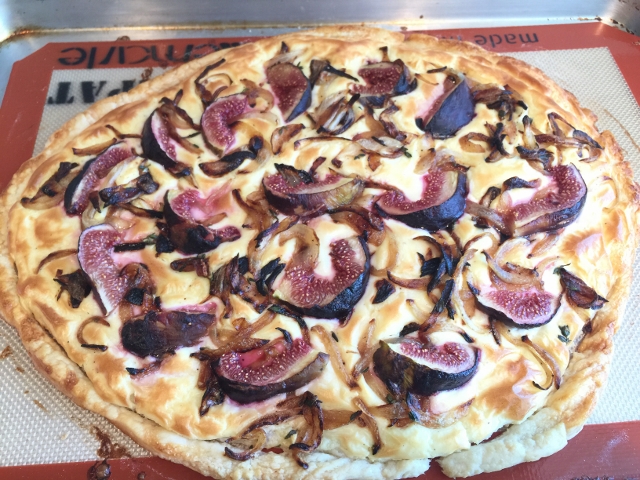 Easy Caramelized Onion & Fig Tart 065 (640x480)