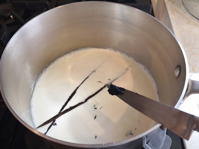 Triple Vanilla Ice Cream Sundaes 007 (640x480)