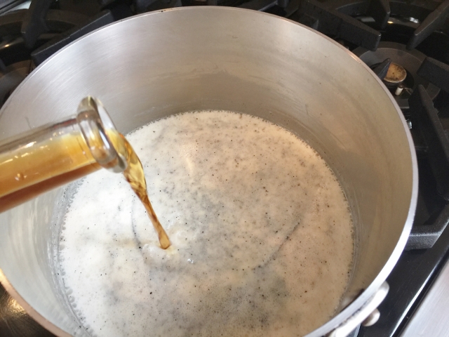 Triple Vanilla Ice Cream Sundaes 026 (640x480)