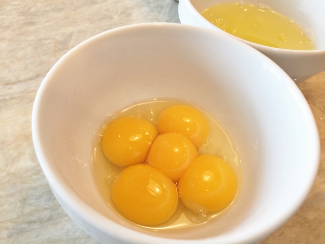 Triple Vanilla Ice Cream Sundaes 028 (640x480)