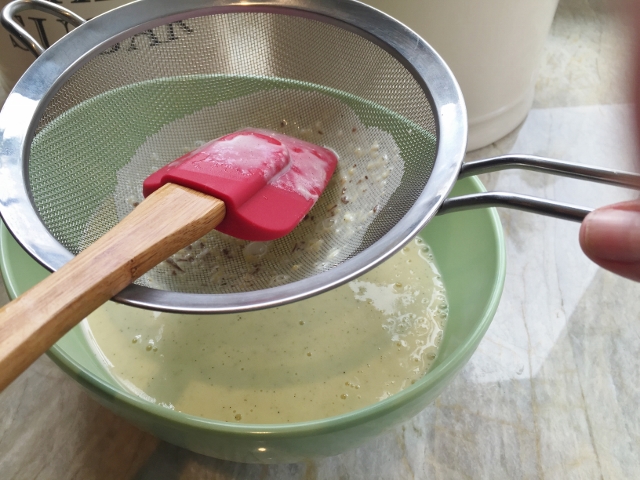 Triple Vanilla Ice Cream Sundaes 072 (640x480)