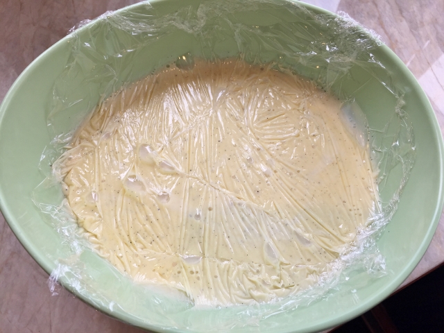 Triple Vanilla Ice Cream Sundaes 077 (640x480)