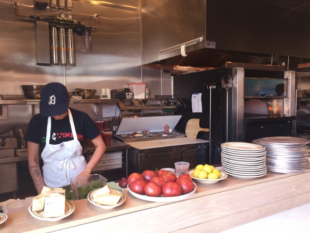 Jon & Vinny's 002 (640x480)