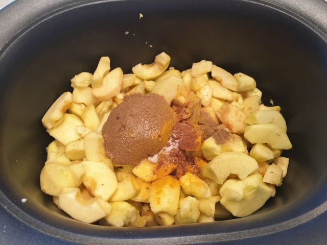 Slow Cooker Chai Applesauce 005 (640x480)
