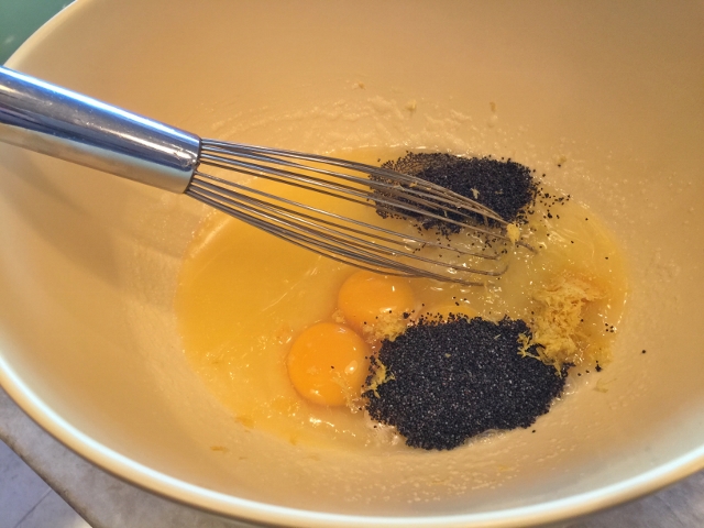 Lemon Poppyseed Muffins 015 (640x480)