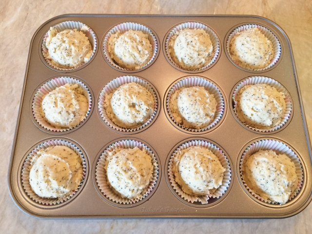 Lemon Poppyseed Muffins 040 (640x480)