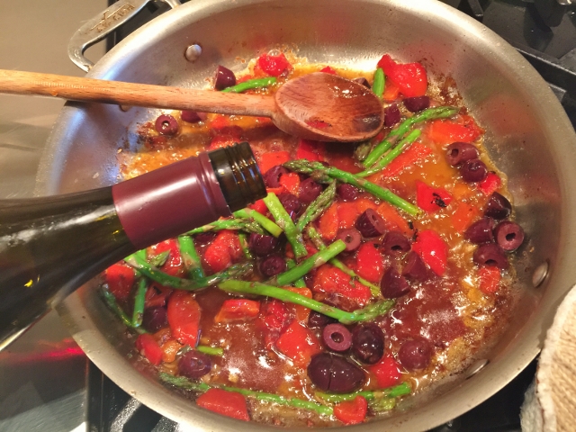 Roasted Chicken with Roasted Red Peppers, Olives & Asparagus 043 (640x480)