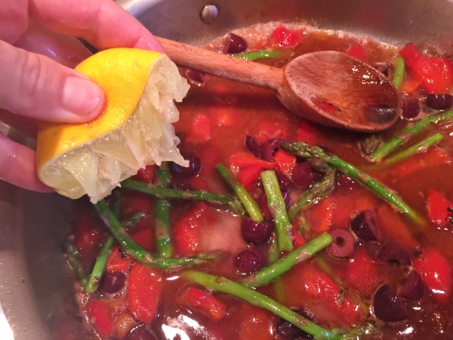 Roasted Chicken with Roasted Red Peppers, Olives & Asparagus 057 (640x480)