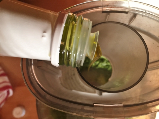 Grilled Lemon Spatchcocked Chicken with Basil Arugula Oil 043 (640x480)