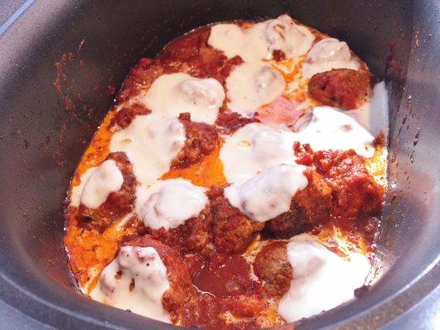 Slow Cooker Italian Meatball Sliders 079 (640x480)