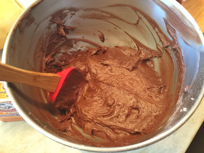 dark-chocolate-cream-cheese-frosted-cupcakes-012-650x488