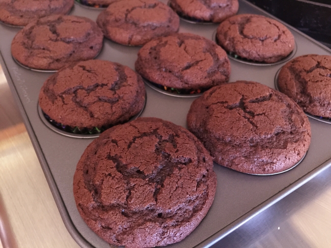 dark-chocolate-cream-cheese-frosted-cupcakes-023-650x488