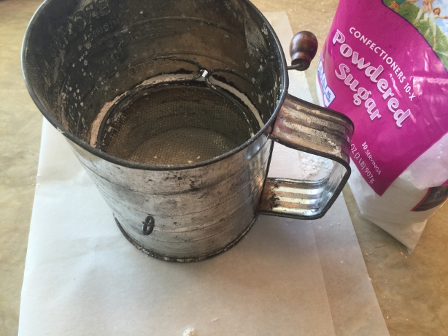 dark-chocolate-cream-cheese-frosted-cupcakes-027-650x488