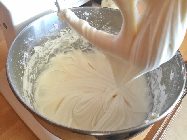 dark-chocolate-cream-cheese-frosted-cupcakes-031-650x488