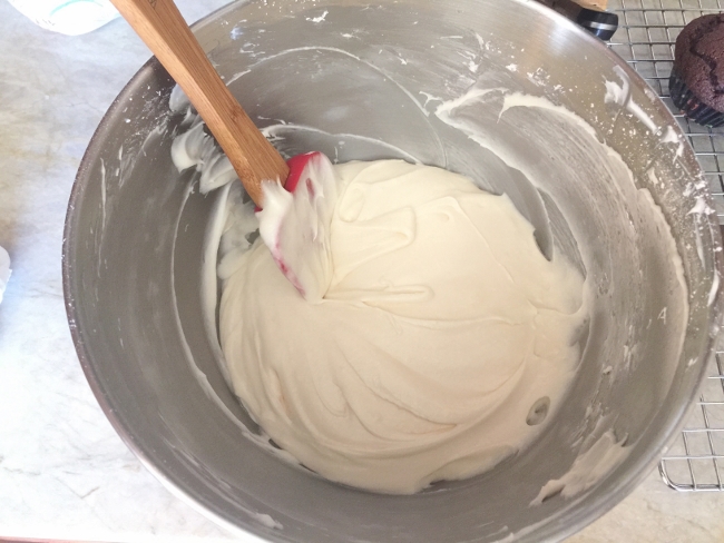 dark-chocolate-cream-cheese-frosted-cupcakes-033-650x488