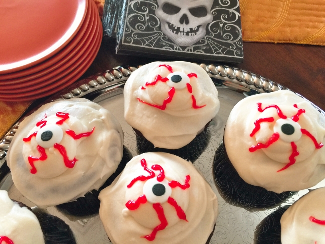 dark-chocolate-cream-cheese-frosted-cupcakes-080-650x488