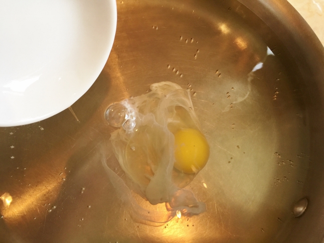 thanksgiving-dressing-eggs-benedict-with-cranberry-chipotle-hollandaise-039-650x488-2