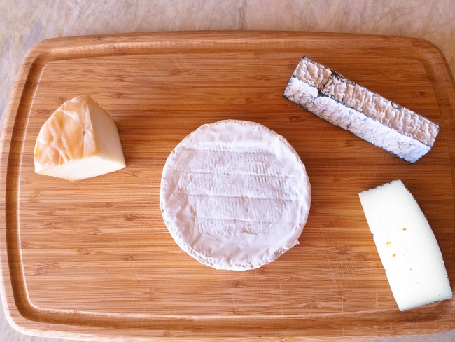 ultimate-cheese-charcuterie-platter-002-650x488